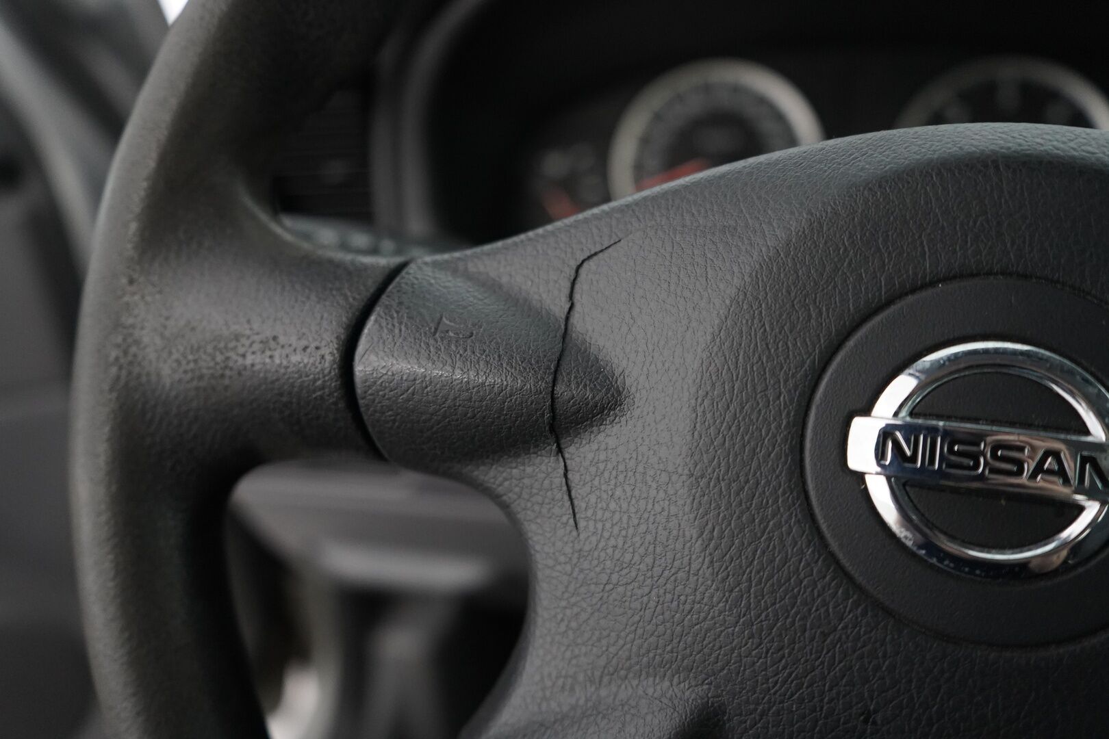 Nissan Almera 2004 2.2D *MYYDÄÄN HUUTOKAUPAT.COM* - Suomi-auto / Lohkolämmitin / Ilmastointi / Näppärä ikiliikkuja