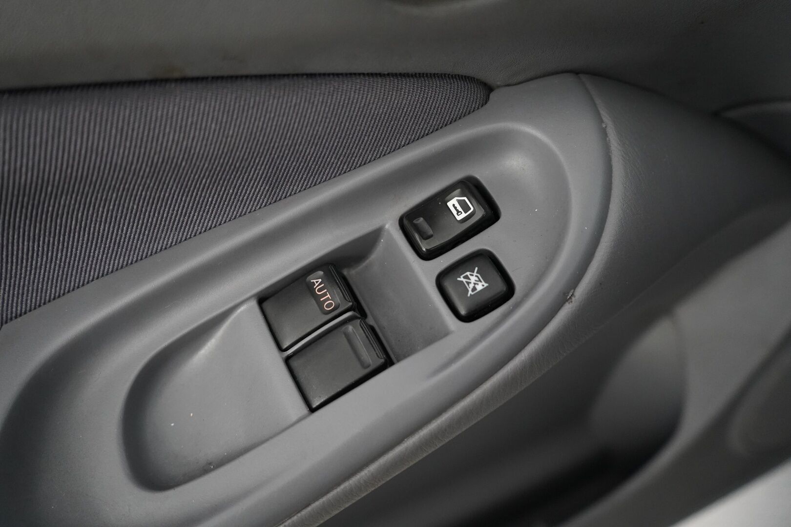 Nissan Almera 2004 2.2D *MYYDÄÄN HUUTOKAUPAT.COM* - Suomi-auto / Lohkolämmitin / Ilmastointi / Näppärä ikiliikkuja