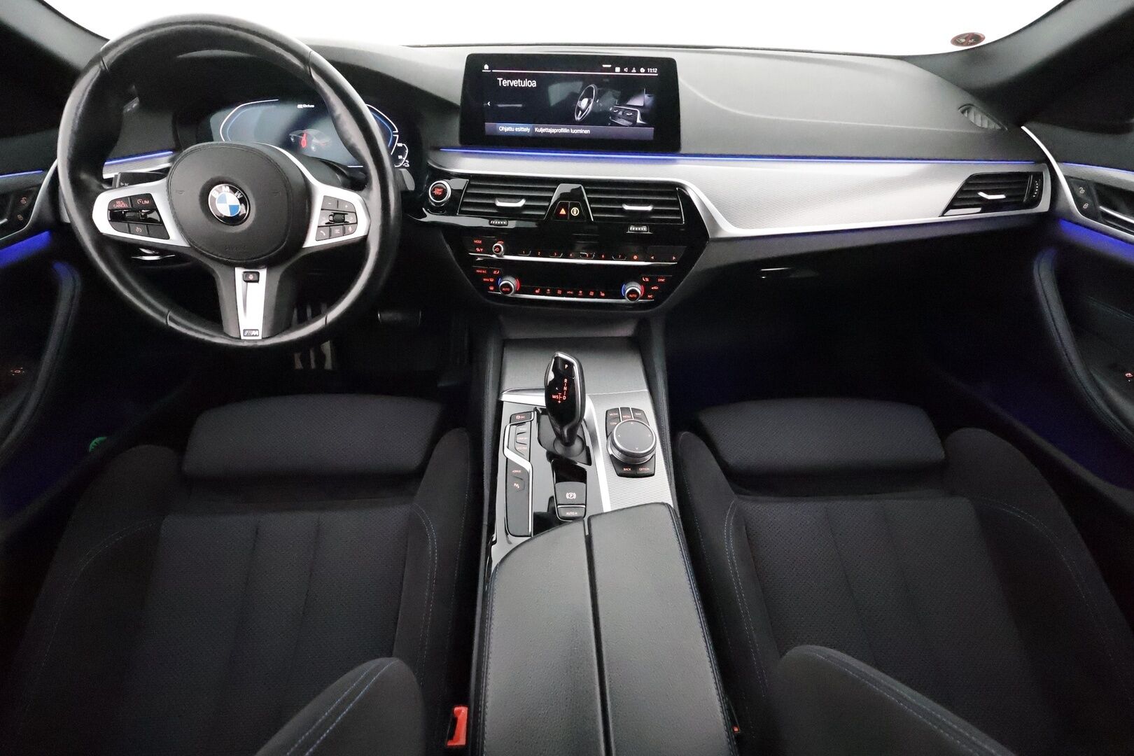 BMW 530 2020 G30 Sedan 530e xDrive iPerformance M-Sport **Digimittaristo / Navi / Sporttipenkit / Apple&Android / P.kamera** - 3,99 % KORKOTARJOUS TÄHÄN AUTOON - Akku kuntotarkistettu! / Shadowline / Ratinlämmitin