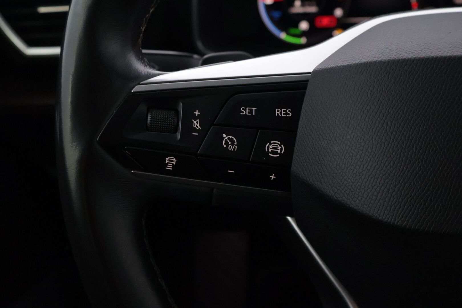 Seat Leon 2021 1,4 PHEV 204 eHybrid Xcellence DSG *Acc / P.kamera / Ambient Light / Digimittaristo / Led* - Kahdet huippu renkaat! / Hyvin huollettu!