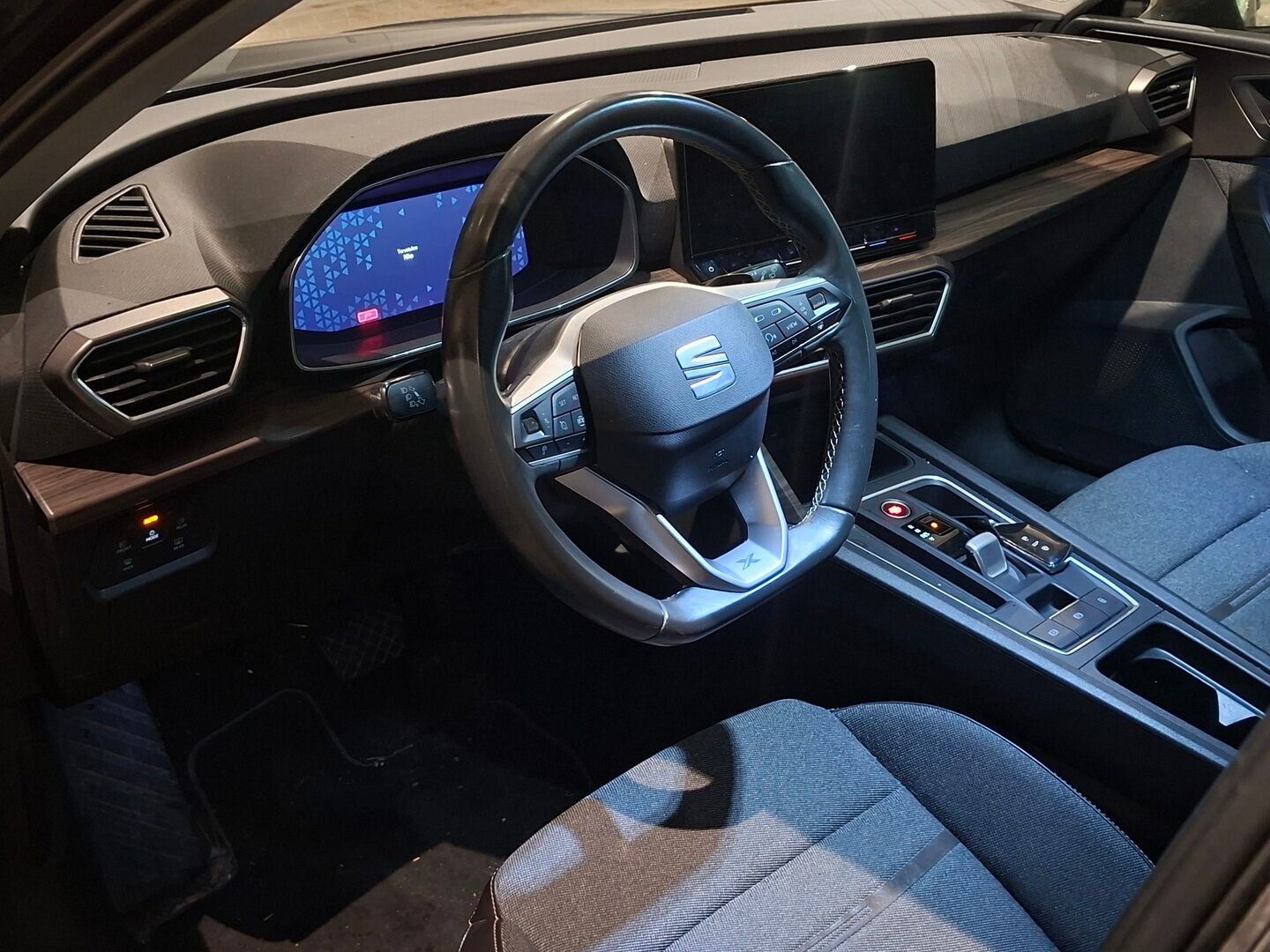 Seat Leon 2021 1,4 PHEV 204 eHybrid Xcellence DSG *Acc / P.kamera / Ambient Light / Digimittaristo / Led* - Kahdet huippu renkaat! / Hyvin huollettu! - HULLU BLACKWEEK KORKOTARJOUS 2,49%