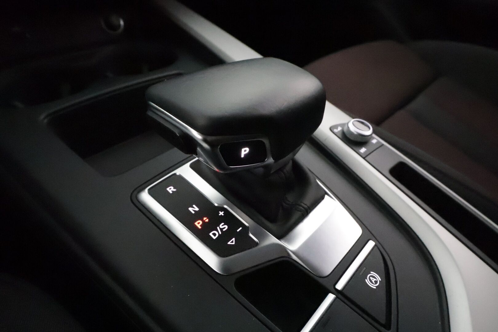 Audi A4 2021 Avant Business Advanced 40 TFSI 150 kW MHEV S tronic *Vakkari / Webasto / LED / Sporttipenkit / Koukku* - Suomi-auto / Kahdet renkaat aluvanteilla