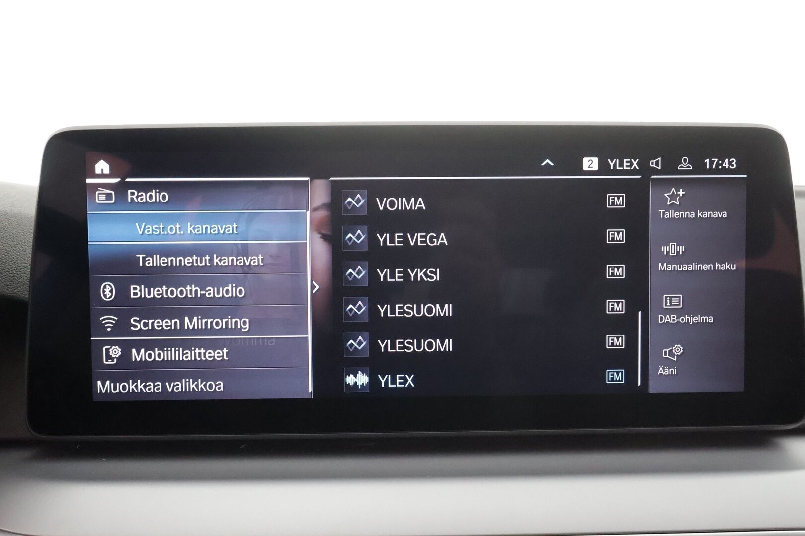 BMW 530 2020 G31 Touring 530e xDrive * Koukku / LED / P.Kamera / Sportnahat / Digimittaristo / Navi / HiFi * - Suomi-auto / 2x Latauskaapelit / Kahdet renkaat aluvanteilla / Merkkihuollot