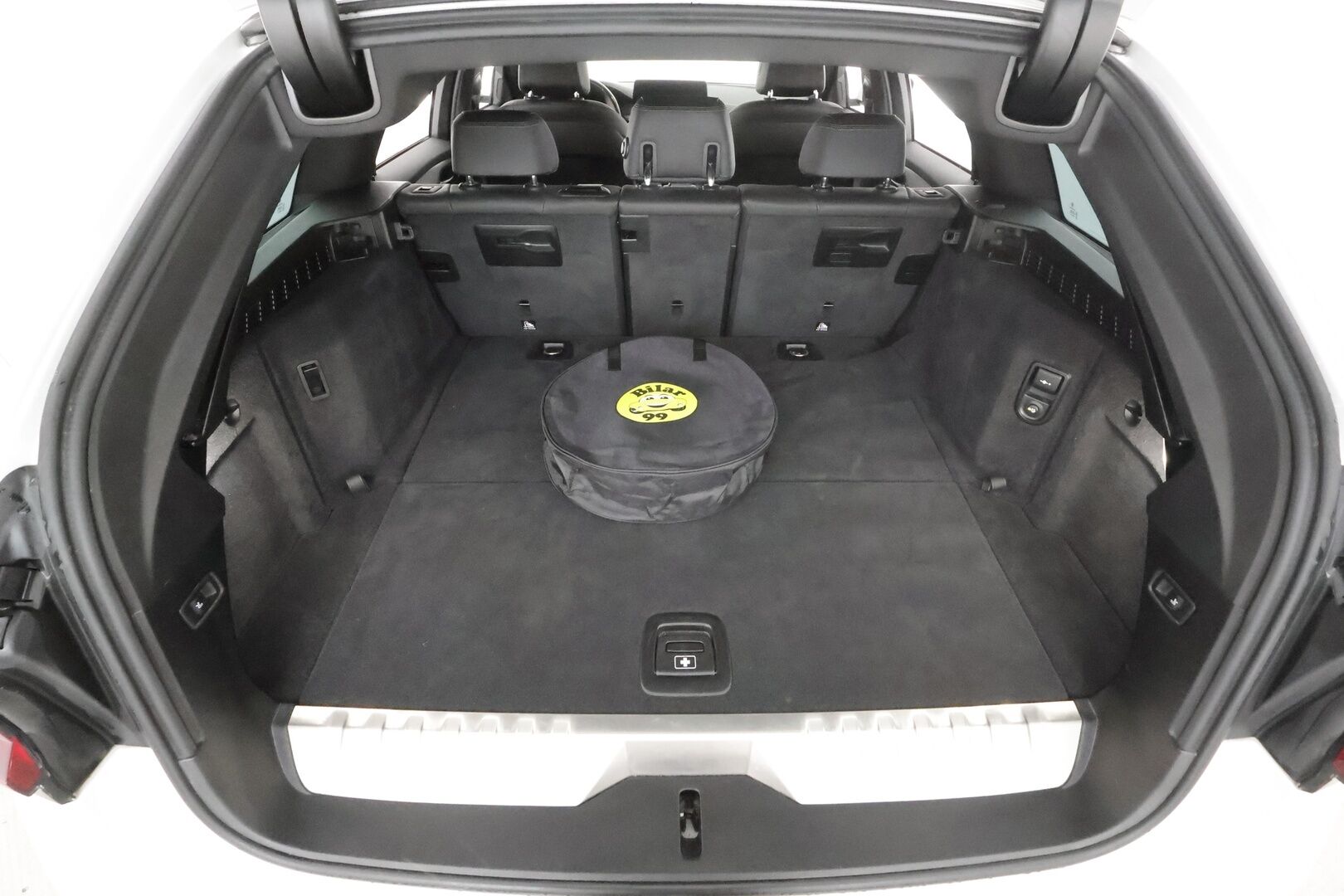 BMW 530 2020 G31 Touring 530e xDrive * Koukku / LED / P.Kamera / Sportnahat / Digimittaristo / Navi / HiFi * - Suomi-auto / 2x Latauskaapelit / Kahdet renkaat aluvanteilla / Merkkihuollot