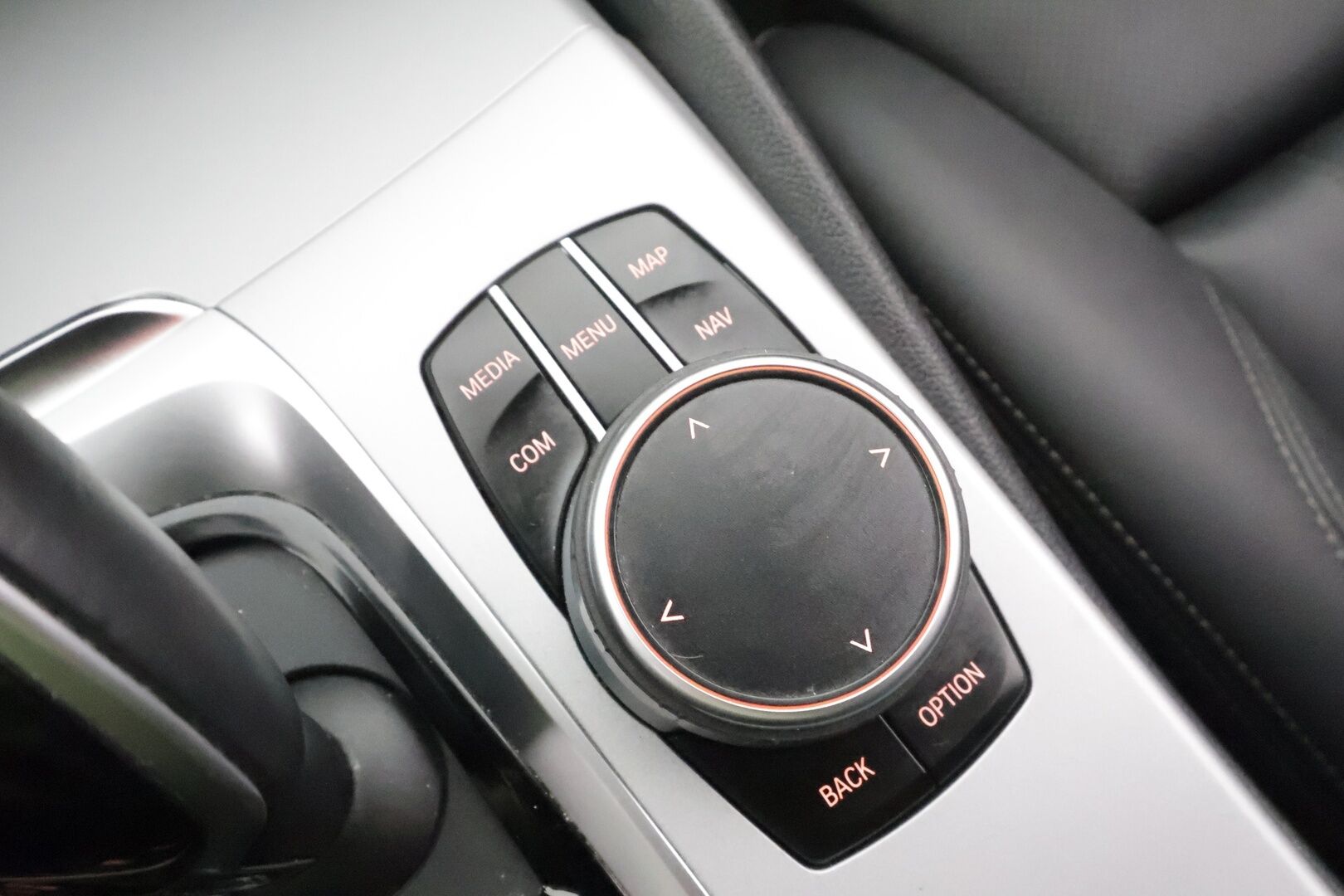 BMW 530 2021 G31 Touring 530e xDrive * Koukku / LED / P.Kamera / Sportnahat / Digimittaristo / Navi / HiFi * - M-Sport ratti / Suomi-auto / 2x Latauskaapelit / Kahdet renkaat aluvanteilla / Merkkihuollot - HULLUT AVAJAISHULINAT KORKOTARJOUS 3,29 %