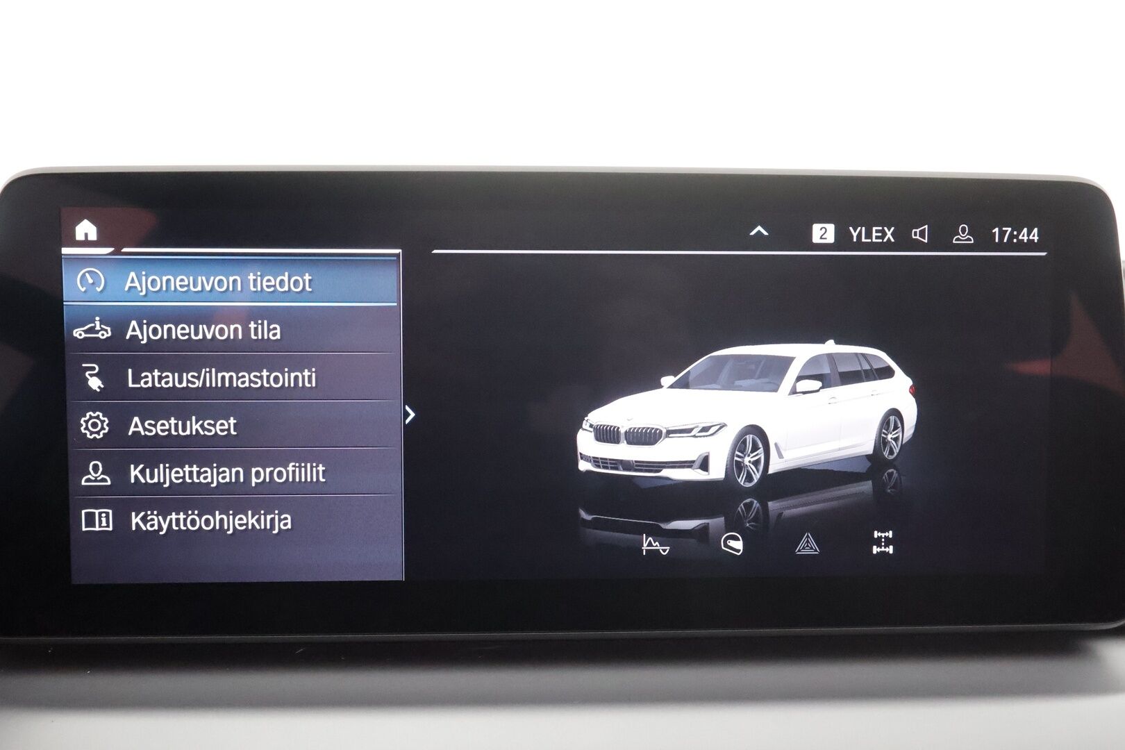 BMW 530 2021 G31 Touring 530e xDrive * Koukku / LED / P.Kamera / Sportnahat / Digimittaristo / Navi / HiFi * - M-Sport ratti / Suomi-auto / 2x Latauskaapelit / Kahdet renkaat aluvanteilla / Merkkihuollot