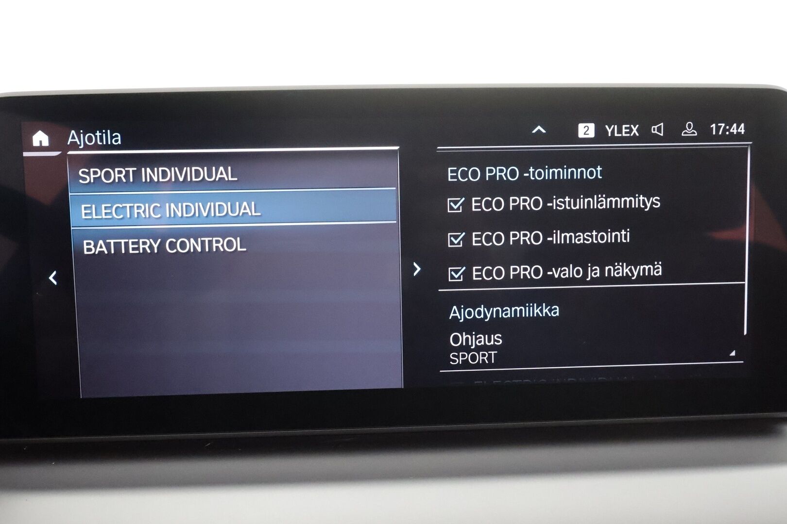 BMW 530 2021 G31 Touring 530e xDrive * Koukku / LED / P.Kamera / Sportnahat / Digimittaristo / Navi / HiFi * - M-Sport ratti / Suomi-auto / 2x Latauskaapelit / Kahdet renkaat aluvanteilla / Merkkihuollot