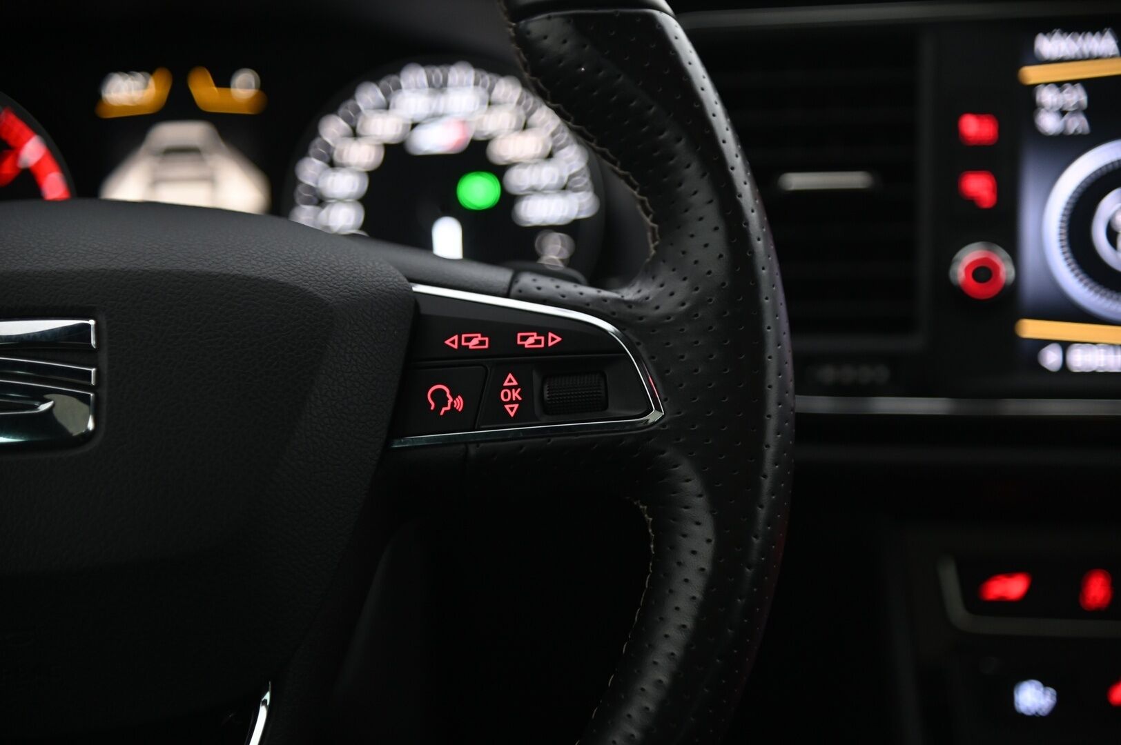 Seat LEON ST 2018 TSI 300 4DRIVE CUPRA DSG *Performance Pack / ACC / Panorama / Keyless / P.kamera* - Siisti yksilö! / 2xrenkaat vanteilla!