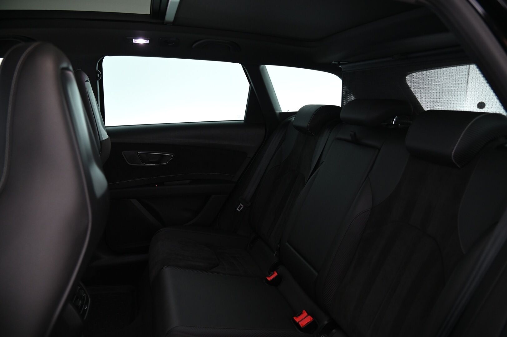 Seat LEON ST 2018 TSI 300 4DRIVE CUPRA DSG *Performance Pack / ACC / Panorama / Keyless / P.kamera* - Siisti yksilö! / 2xrenkaat vanteilla!
