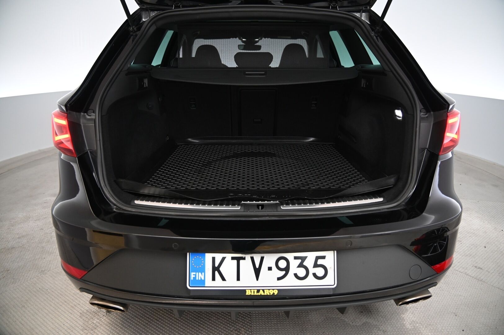 Seat LEON ST 2018 TSI 300 4DRIVE CUPRA DSG *Performance Pack / ACC / Panorama / Keyless / P.kamera* - Siisti yksilö! / 2xrenkaat vanteilla!