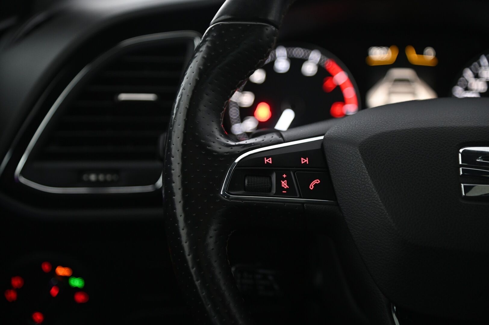 Seat LEON ST 2018 TSI 300 4DRIVE CUPRA DSG *Performance Pack / ACC / Panorama / Keyless / P.kamera* - Siisti yksilö! / 2xrenkaat vanteilla!