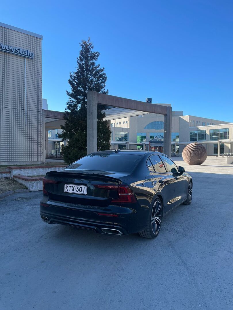 Volvo S60 2021 B5 AWD MHEV Business R-Design aut / ACC/ Sporttipenkit / Huippuhieno - HULLUT AVAJAISHULINAT KORKOTARJOUS 3,29 %