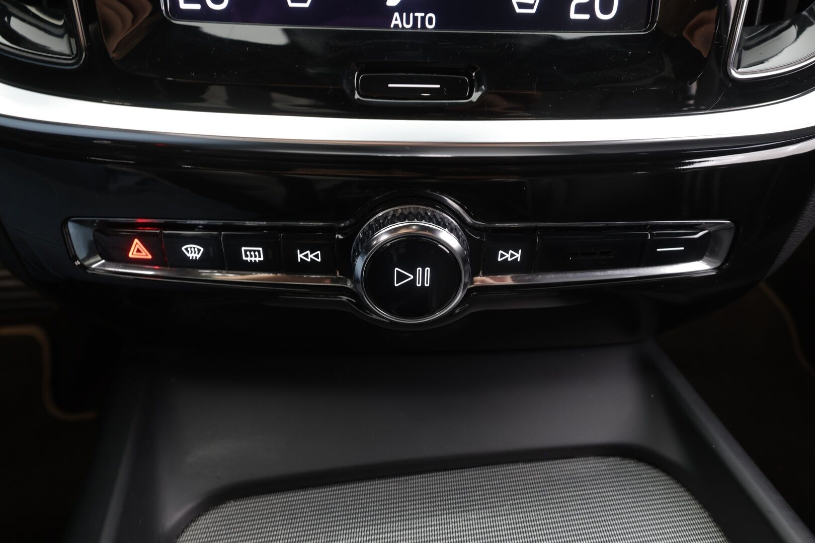 Volvo V60 2021 B3 MHEV Business R-Design aut - ACC | Koukku | Webasto | Muistipenkki | Full-LED | BLIS | P.Kamera | H&K | Sporttipenkit | Navi | Keyless | Suomi-auto | Kahdet renkaat aluvanteilla | Merkkihuollettu
