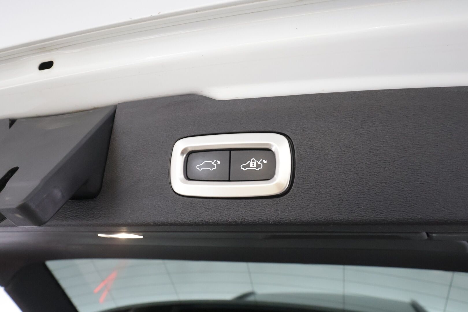 Volvo V60 2021 B3 MHEV Business R-Design aut - ACC | Koukku | Webasto | Muistipenkki | Full-LED | BLIS | P.Kamera | H&K | Sporttipenkit | Navi | Keyless | Suomi-auto | Kahdet renkaat aluvanteilla | Merkkihuollettu