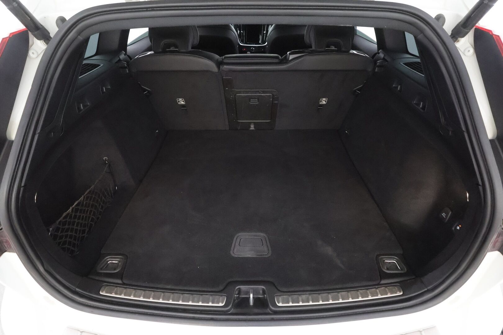 Volvo V60 2021 B3 MHEV Business R-Design aut - ACC | Koukku | Webasto | Muistipenkki | Full-LED | BLIS | P.Kamera | H&K | Sporttipenkit | Navi | Keyless | Suomi-auto | Kahdet renkaat aluvanteilla | Merkkihuollettu