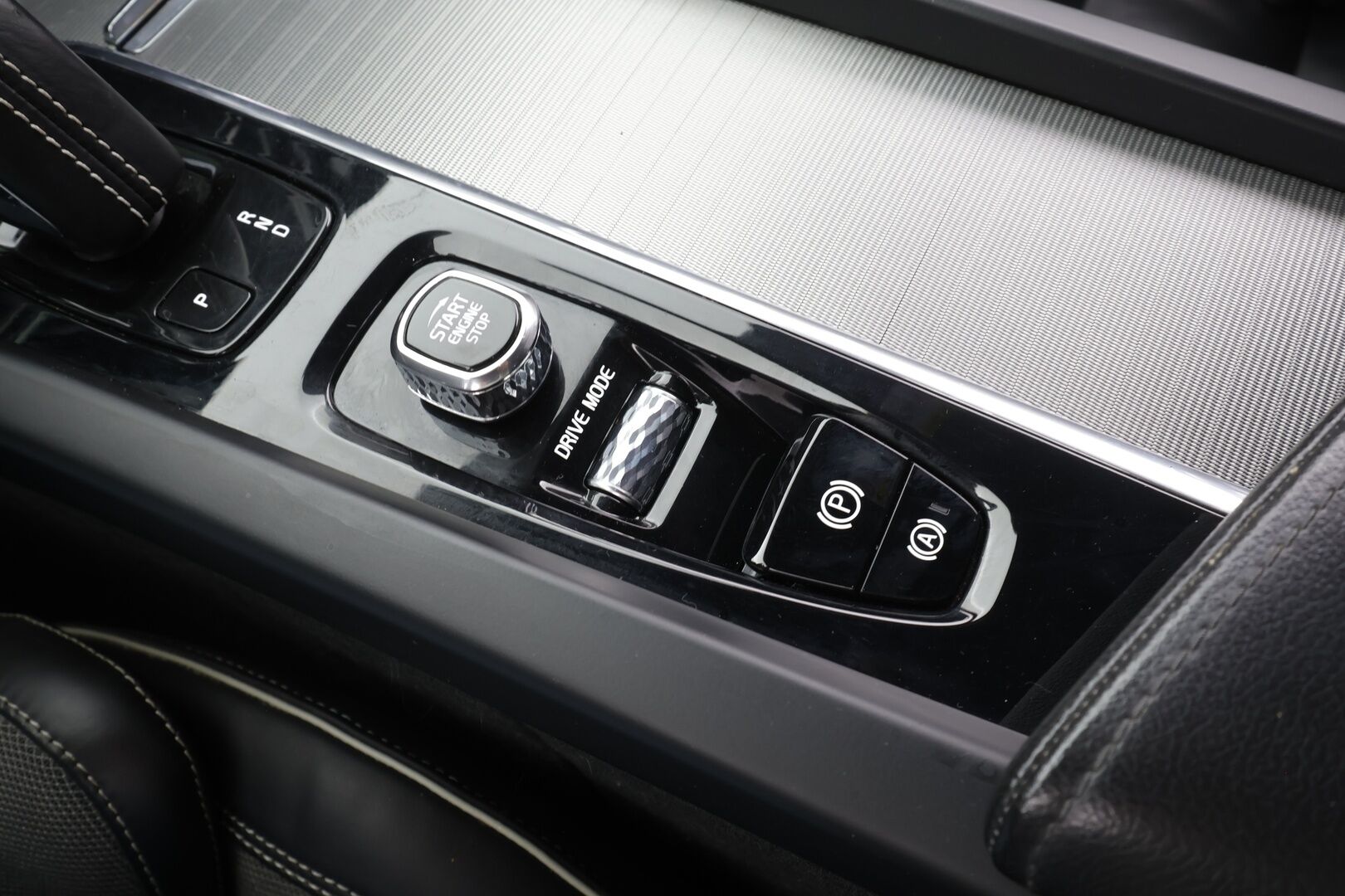 Volvo V60 2021 B3 MHEV Business R-Design aut - ACC | Koukku | Webasto | Muistipenkki | Full-LED | BLIS | P.Kamera | H&K | Sporttipenkit | Navi | Keyless | Suomi-auto | Kahdet renkaat aluvanteilla | Merkkihuollettu