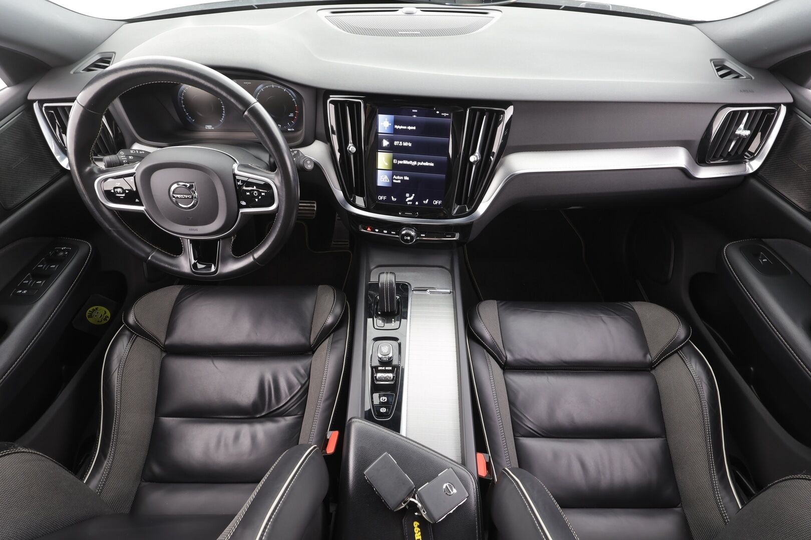 Volvo V60 2021 B3 MHEV Business R-Design aut - ACC | Koukku | Webasto | Muistipenkki | Full-LED | BLIS | P.Kamera | H&K | Sporttipenkit | Navi | Keyless | Suomi-auto | Kahdet renkaat aluvanteilla | Merkkihuollettu