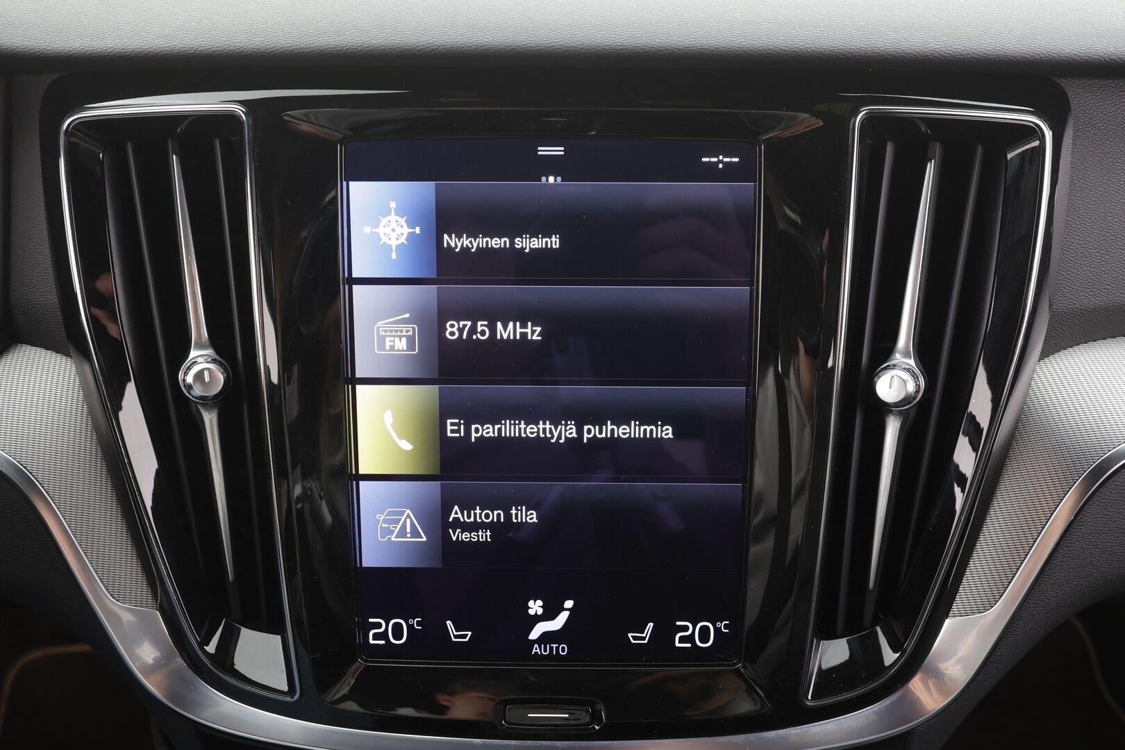 Volvo V60 2021 B3 MHEV Business R-Design aut - ACC | Koukku | Webasto | Muistipenkki | Full-LED | BLIS | P.Kamera | H&K | Sporttipenkit | Navi | Keyless | Suomi-auto | Kahdet renkaat aluvanteilla | Merkkihuollettu