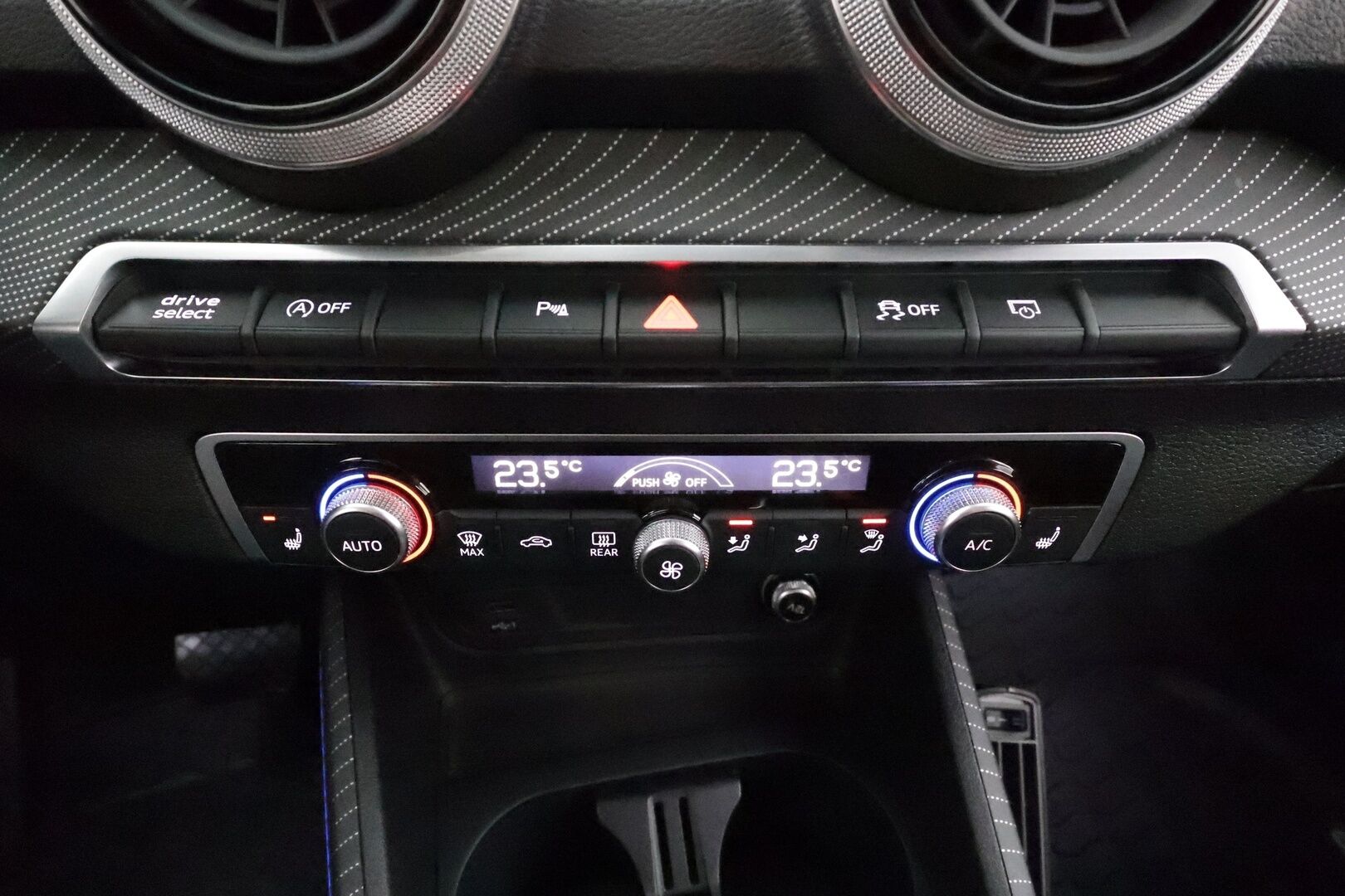 Audi Q2 2021 35 TFSI 110 kW S tronic * Sisätilanlämmitin / ACC / P.Kamera / LED / Nahkaverhoilu / Navi / Keyless * - 1-om Suomi-auto / Kahdet renkaat aluvanteilla