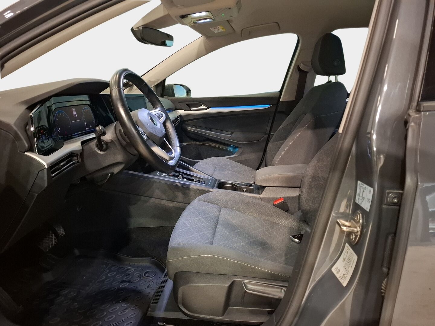 Volkswagen Golf 2021 Variant 1,0 eTSI (MHEV) 81 kW DSG-aut / Adapt.vak / LED / P-kamera / Apple & Android / - Koukku / Ambient - HULLUT AVAJAISHULINAT KORKOTARJOUS 3,29 %