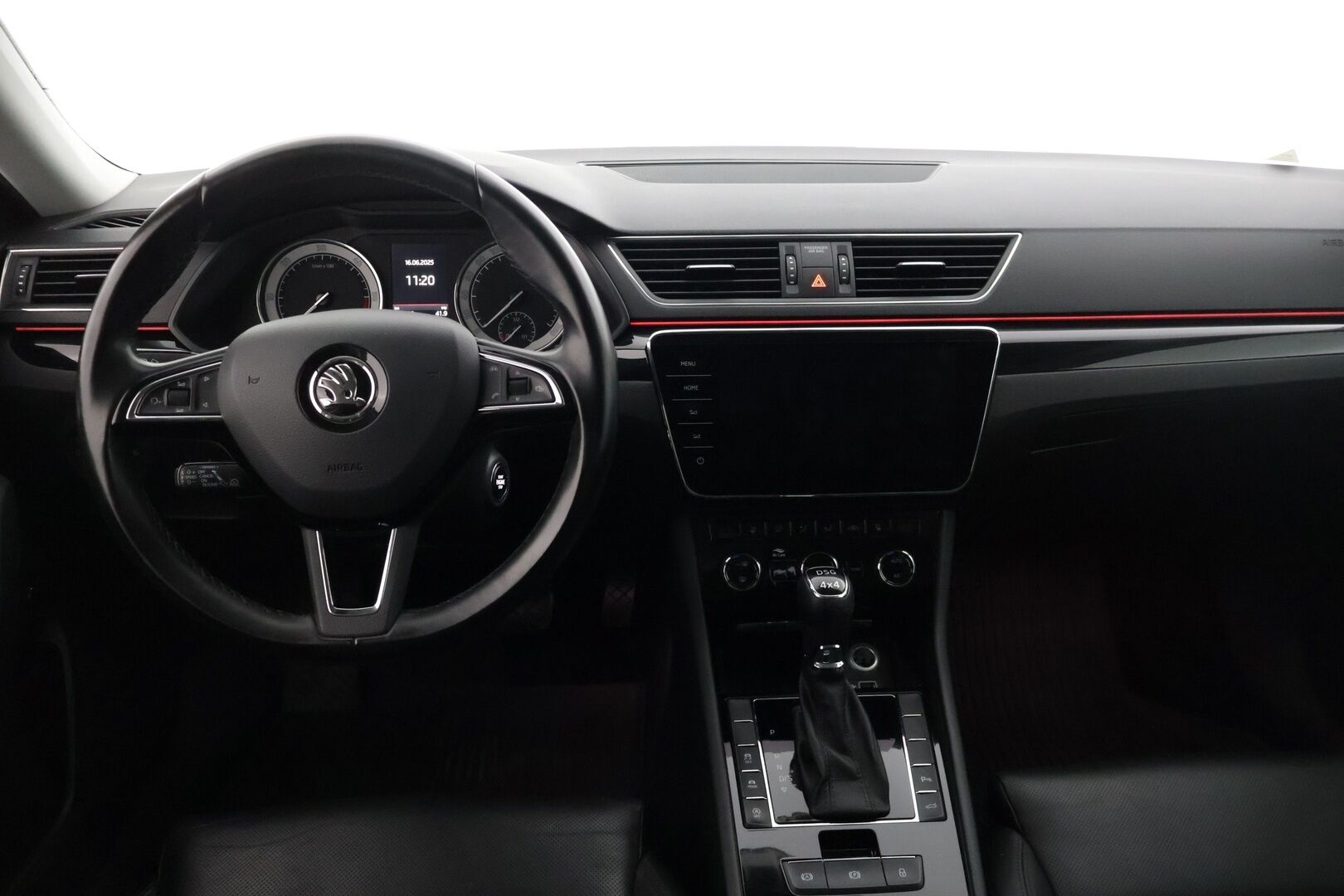 Skoda Superb 2018 Combi 2,0 TDI 190 4x4 L&K BusinessLine DSG **Facelift / Adapt. vakkari / DCC / Kessy / Webasto / Canton / Vetokoukku** - *Kattavasti varusteltu yksilö, jakohihna vaihdettu 159tkm! *