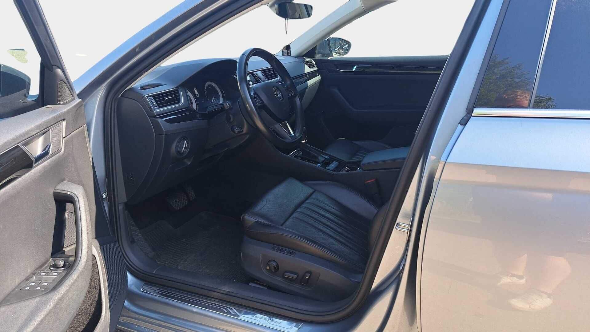Skoda Superb 2018 Combi 2,0 TDI 190 4x4 L&K BusinessLine DSG **Facelift / Adapt. vakkari / DCC / Kessy / Webasto / Canton / Vetokoukku** - *Kattavasti varusteltu yksilö, jakohihna vaihdettu 159tkm! / Kahdet renkaat aluvanteilla!*