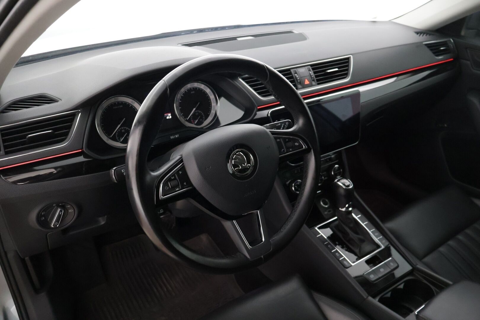 Skoda Superb 2018 Combi 2,0 TDI 190 4x4 L&K BusinessLine DSG **Facelift / Adapt. vakkari / DCC / Kessy / Webasto / Canton / Vetokoukku** - *Kattavasti varusteltu yksilö, jakohihna vaihdettu 159tkm! *
