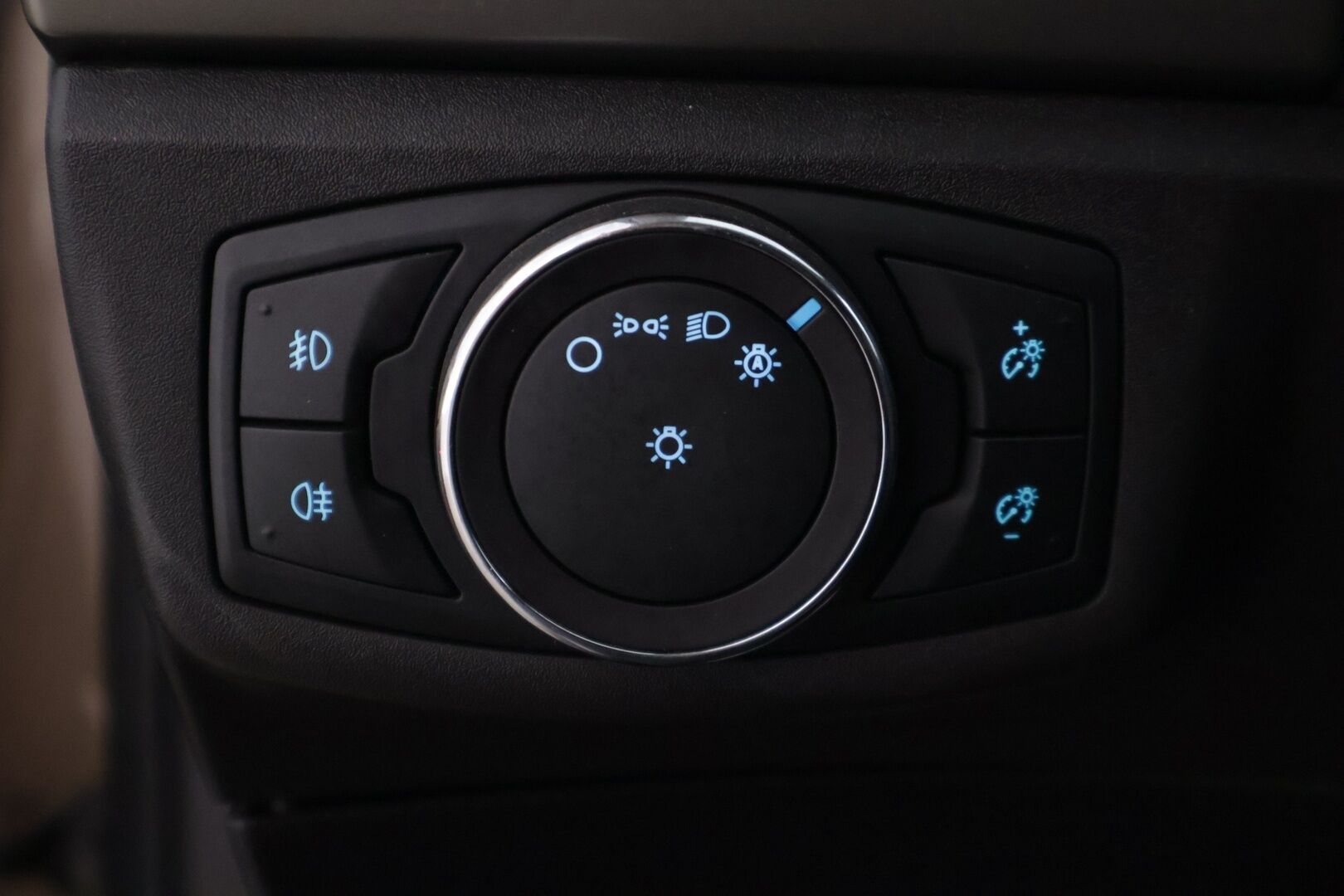 FORD Mondeo 2018 2,0 187hv Hybrid eCVT Vignale HEV - | Vaaleat nahat | Hierovat & tuuletetut etuistuimet | Keyless Go | Lohkolämmitin | Peruutuskamera | Android Auto & CarPlay | 2x renkaat & vanteet | - KORKO VAIN 3,99 %