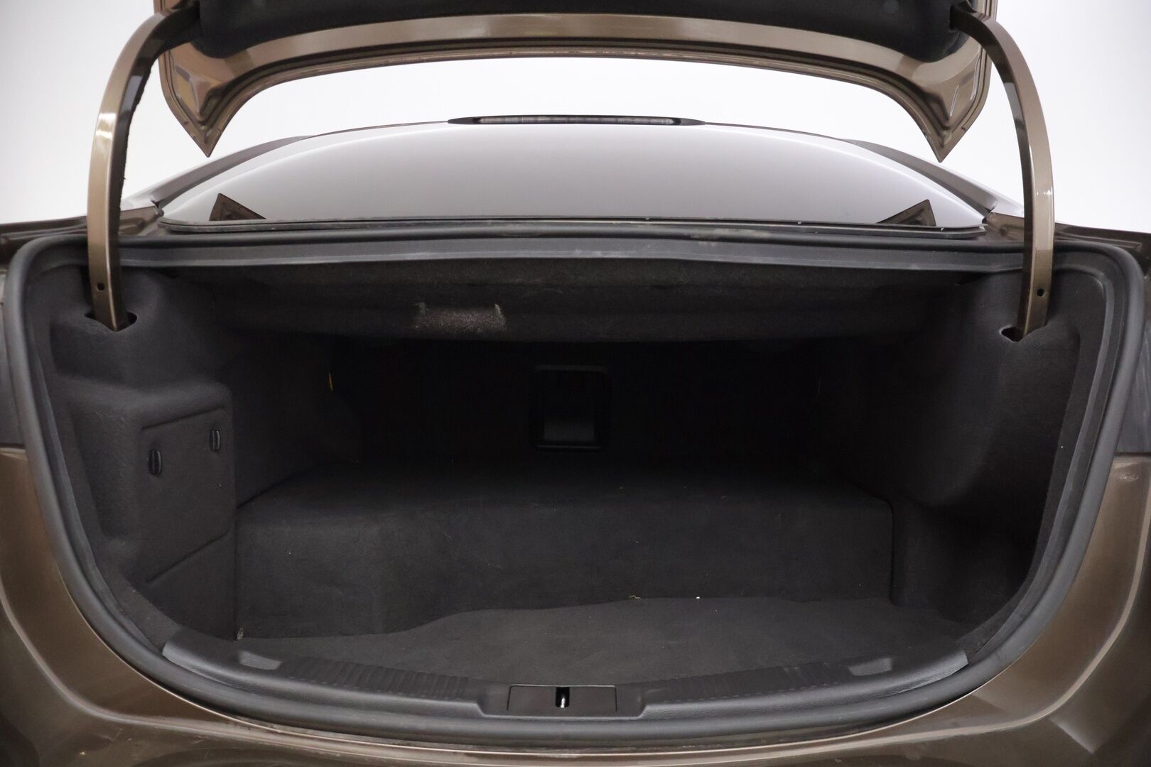 FORD Mondeo 2018 2,0 187hv Hybrid eCVT Vignale HEV - | Vaaleat nahat | Hierovat & tuuletetut etuistuimet | Keyless Go | Lohkolämmitin | Peruutuskamera | Android Auto & CarPlay | 2x renkaat & vanteet | - KORKO VAIN 3,99 %
