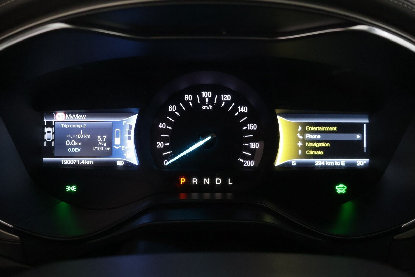 FORD Mondeo 2018 2,0 187hv Hybrid eCVT Vignale HEV - | Vaaleat nahat | Hierovat & tuuletetut etuistuimet | Keyless Go | Lohkolämmitin | Peruutuskamera | Android Auto & CarPlay | 2x renkaat & vanteet | - KORKO VAIN 3,99 %