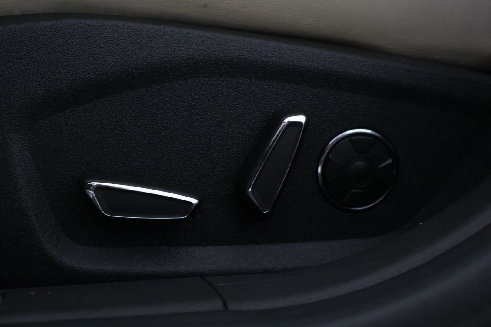 FORD Mondeo 2018 2,0 187hv Hybrid eCVT Vignale HEV - | Vaaleat nahat | Hierovat & tuuletetut etuistuimet | Keyless Go | Lohkolämmitin | Peruutuskamera | Android Auto & CarPlay | 2x renkaat & vanteet | - KORKO VAIN 3,99 %