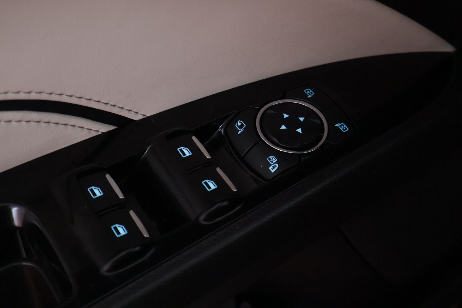 FORD Mondeo 2018 2,0 187hv Hybrid eCVT Vignale HEV - | Vaaleat nahat | Hierovat & tuuletetut etuistuimet | Keyless Go | Lohkolämmitin | Peruutuskamera | Android Auto & CarPlay | 2x renkaat & vanteet | - KORKO VAIN 3,99 %