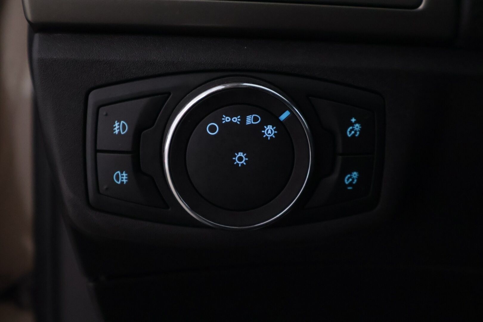 FORD Mondeo 2018 2,0 187hv Hybrid eCVT Vignale HEV - | Vaaleat nahat | Hierovat & tuuletetut etuistuimet | Keyless Go | Lohkolämmitin | Peruutuskamera | Android Auto & CarPlay | 2x renkaat & vanteet | - KORKO VAIN 3,99 %