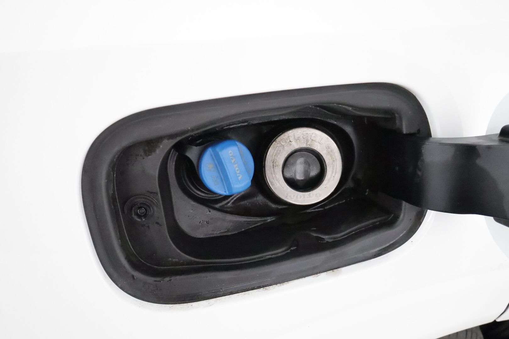 Volvo XC60 2018 D5 AWD R-Design aut *Webasto / Koukku / ACC / Full-LED / P.Kamera / Sporttipenkit / Ilma-alusta / Navi / Kaistavahti* - Four-C / Kahdet Renkaat / Jakopää tehty 2/23!