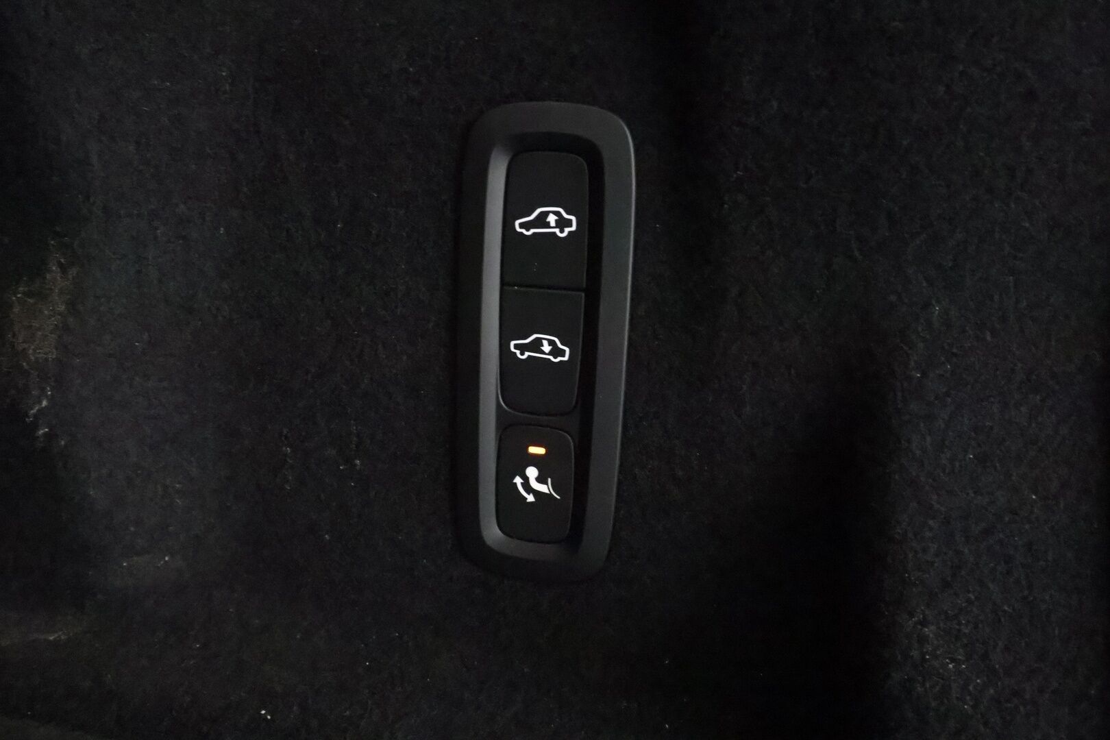 Volvo XC60 2018 D5 AWD R-Design aut *Webasto / Koukku / ACC / Full-LED / P.Kamera / Sporttipenkit / Ilma-alusta / Navi / Kaistavahti* - Four-C / Kahdet Renkaat / Jakopää tehty 2/23! - HULLU BLACKWEEK KORKOTARJOUS 2,49%