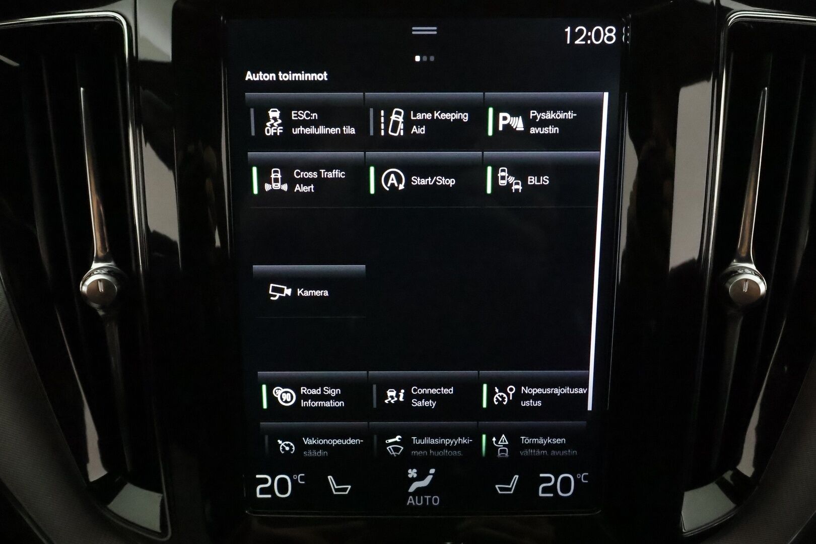Volvo XC60 2018 D5 AWD R-Design aut *Webasto / Koukku / ACC / Full-LED / P.Kamera / Sporttipenkit / Ilma-alusta / Navi / Kaistavahti* - Kahdet Renkaat