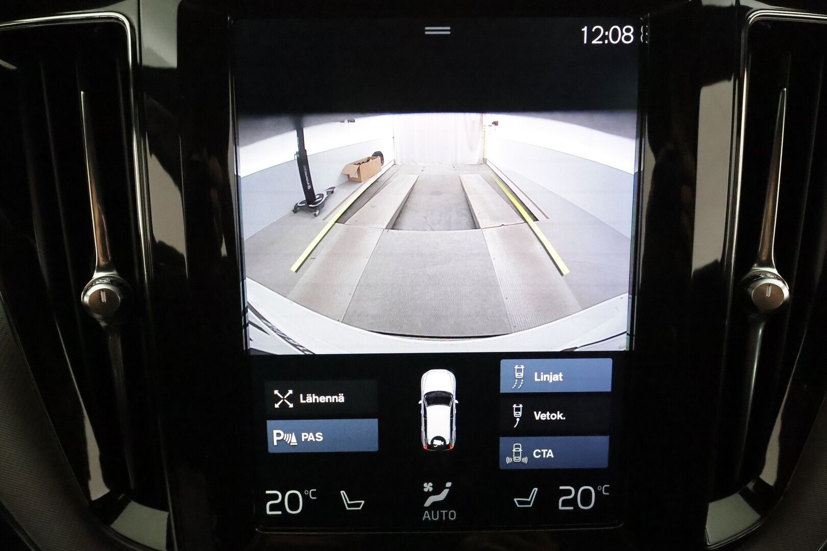 Volvo XC60 2018 D5 AWD R-Design aut *Webasto / Koukku / ACC / Full-LED / P.Kamera / Sporttipenkit / Ilma-alusta / Navi / Kaistavahti* - Four-C / Kahdet Renkaat / Jakopää tehty 2/23! - HULLU BLACKWEEK KORKOTARJOUS 2,49%