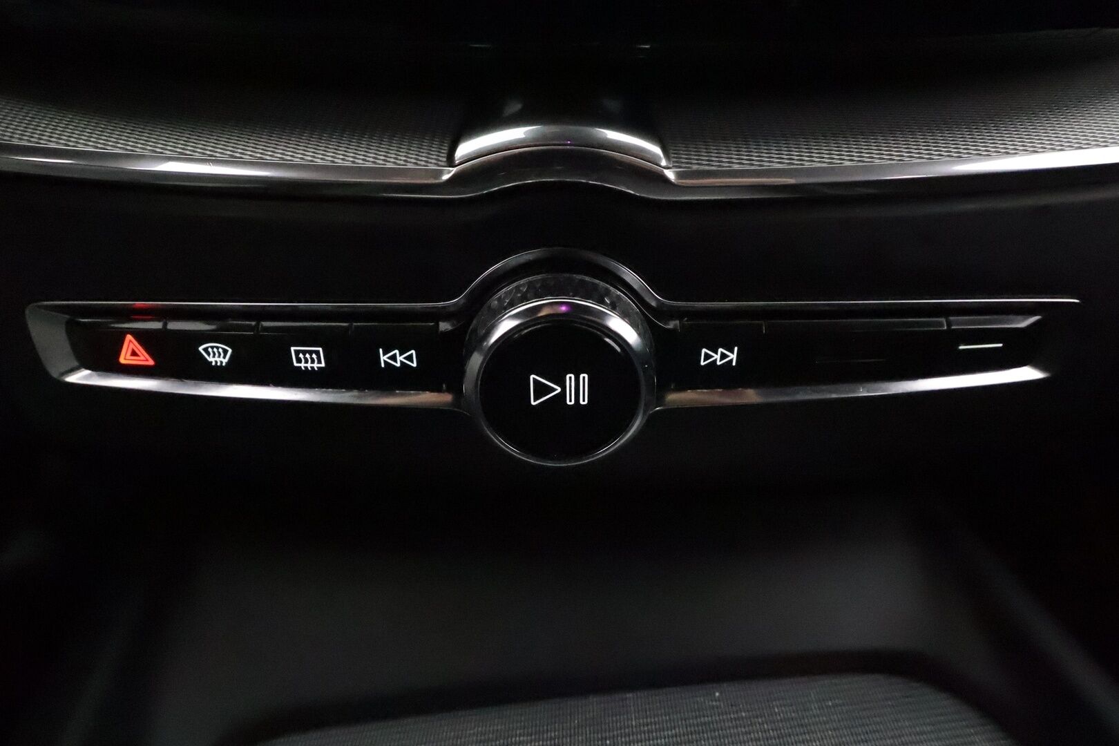Volvo XC60 2018 D5 AWD R-Design aut *Webasto / Koukku / ACC / Full-LED / P.Kamera / Sporttipenkit / Ilma-alusta / Navi / Kaistavahti* - Kahdet Renkaat