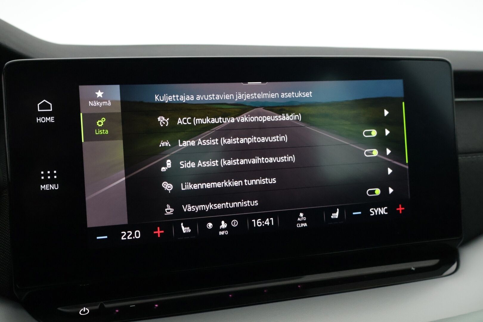 Skoda Octavia 2021 2,0 TDI 150 Style Launch Edition DSG Autom. * Juuri saapunut! / Webasto / HUD / Adapt.Vakkari / P-Kamera / Crystal LED / Navigointi / Huippuvarusteet! * - 2x Renkaat & Vanteet / Siisti!