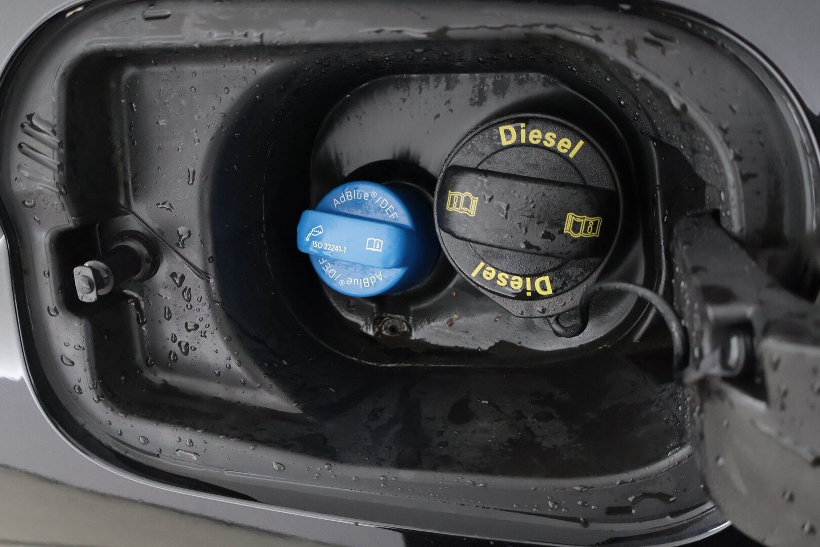 Skoda Octavia 2021 2,0 TDI 150 Style Launch Edition DSG Autom. * Juuri saapunut! / Webasto / HUD / Adapt.Vakkari / P-Kamera / Crystal LED / Navigointi / Huippuvarusteet! * - 2x Renkaat & Vanteet / Siisti!