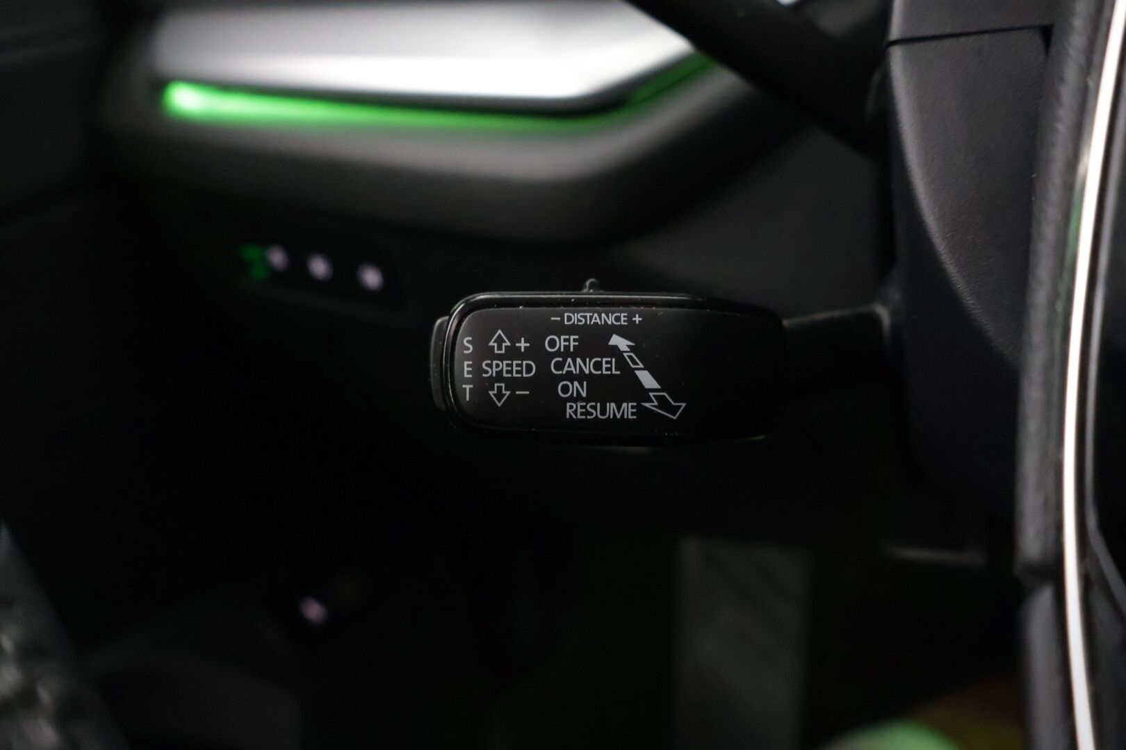 Skoda Octavia 2021 2,0 TDI 150 Style Launch Edition DSG Autom. * Juuri saapunut! / Webasto / HUD / Adapt.Vakkari / P-Kamera / Crystal LED / Navigointi / Huippuvarusteet! * - 2x Renkaat & Vanteet / Siisti!