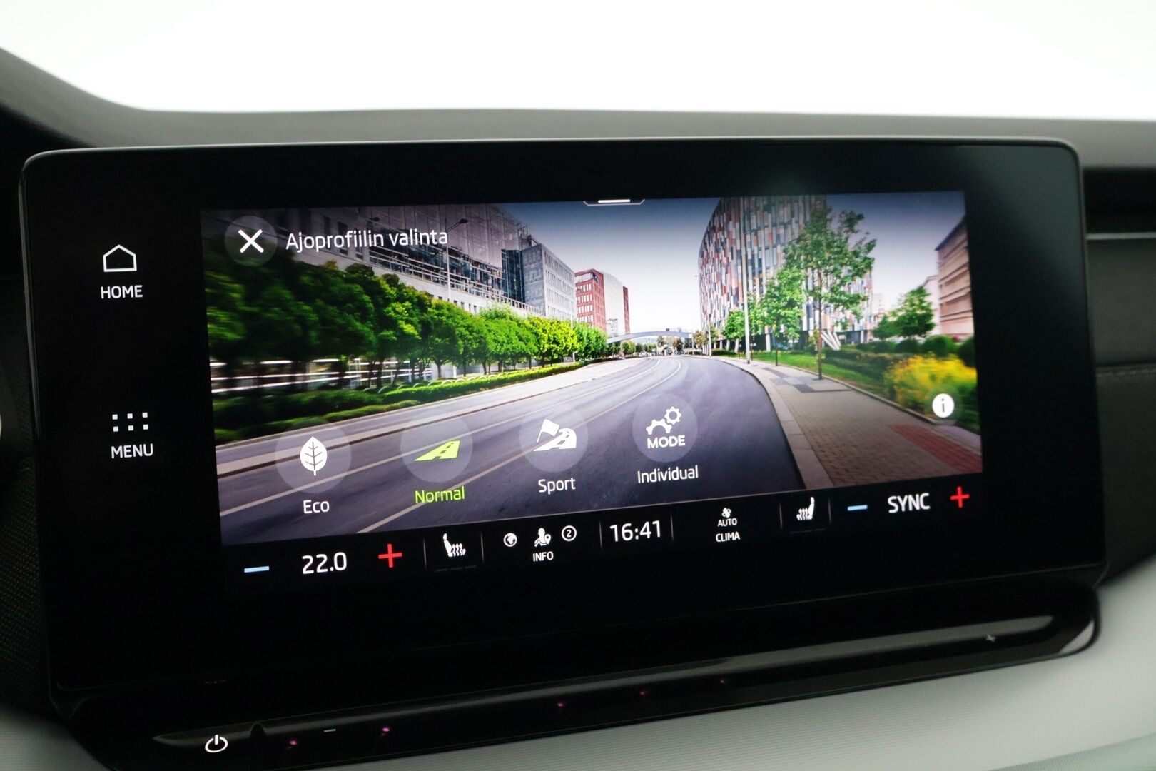 Skoda Octavia 2021 2,0 TDI 150 Style Launch Edition DSG Autom. * Juuri saapunut! / Webasto / HUD / Adapt.Vakkari / P-Kamera / Crystal LED / Navigointi / Huippuvarusteet! * - 2x Renkaat & Vanteet / Siisti!