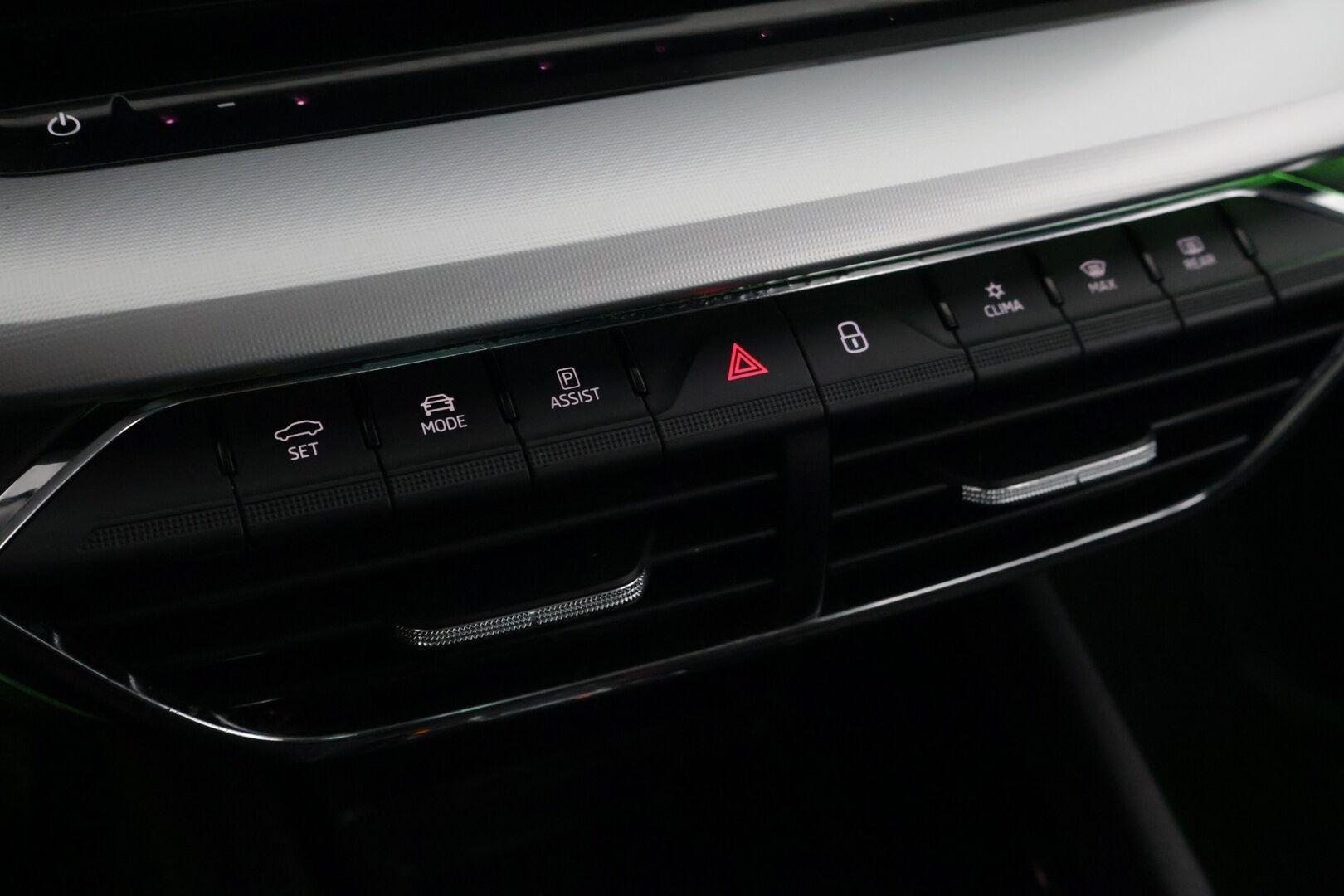 Skoda Octavia 2021 2,0 TDI 150 Style Launch Edition DSG Autom. * Juuri saapunut! / Webasto / HUD / Adapt.Vakkari / P-Kamera / Crystal LED / Navigointi / Huippuvarusteet! * - 2x Renkaat & Vanteet / Siisti!