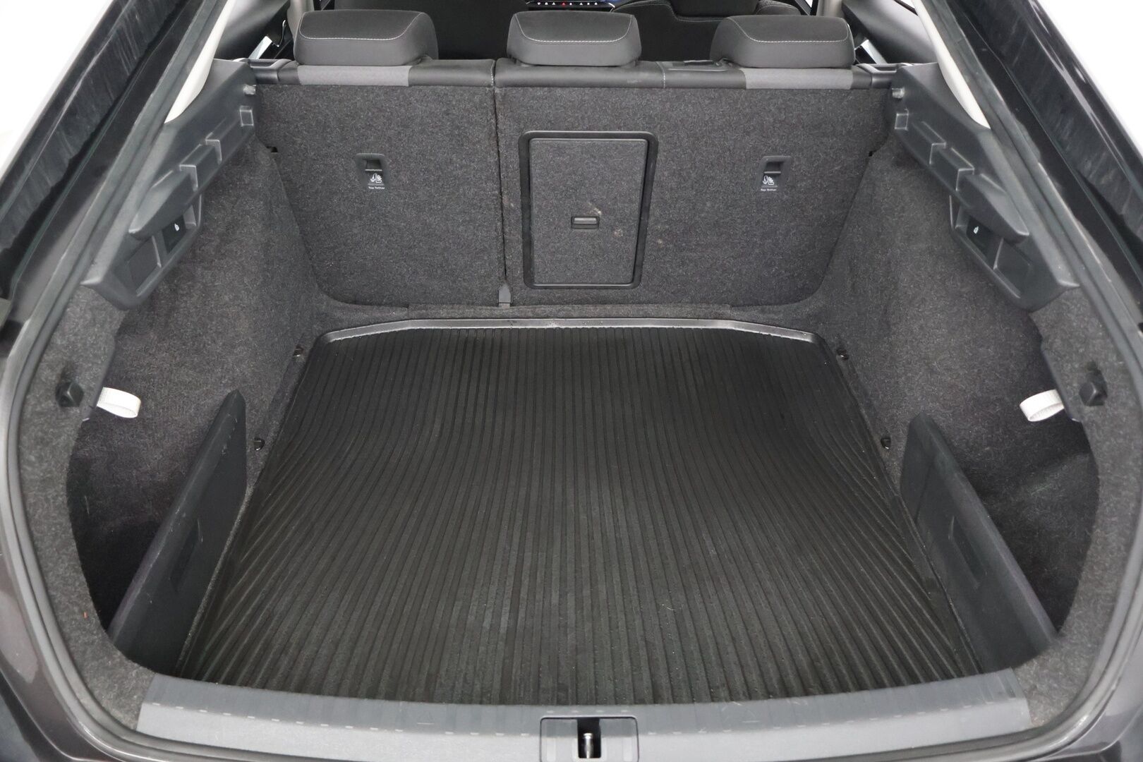 Skoda Octavia 2021 2,0 TDI 150 Style Launch Edition DSG Autom. * Juuri saapunut! / Webasto / HUD / Adapt.Vakkari / P-Kamera / Crystal LED / Navigointi / Huippuvarusteet! * - 2x Renkaat & Vanteet / Siisti!