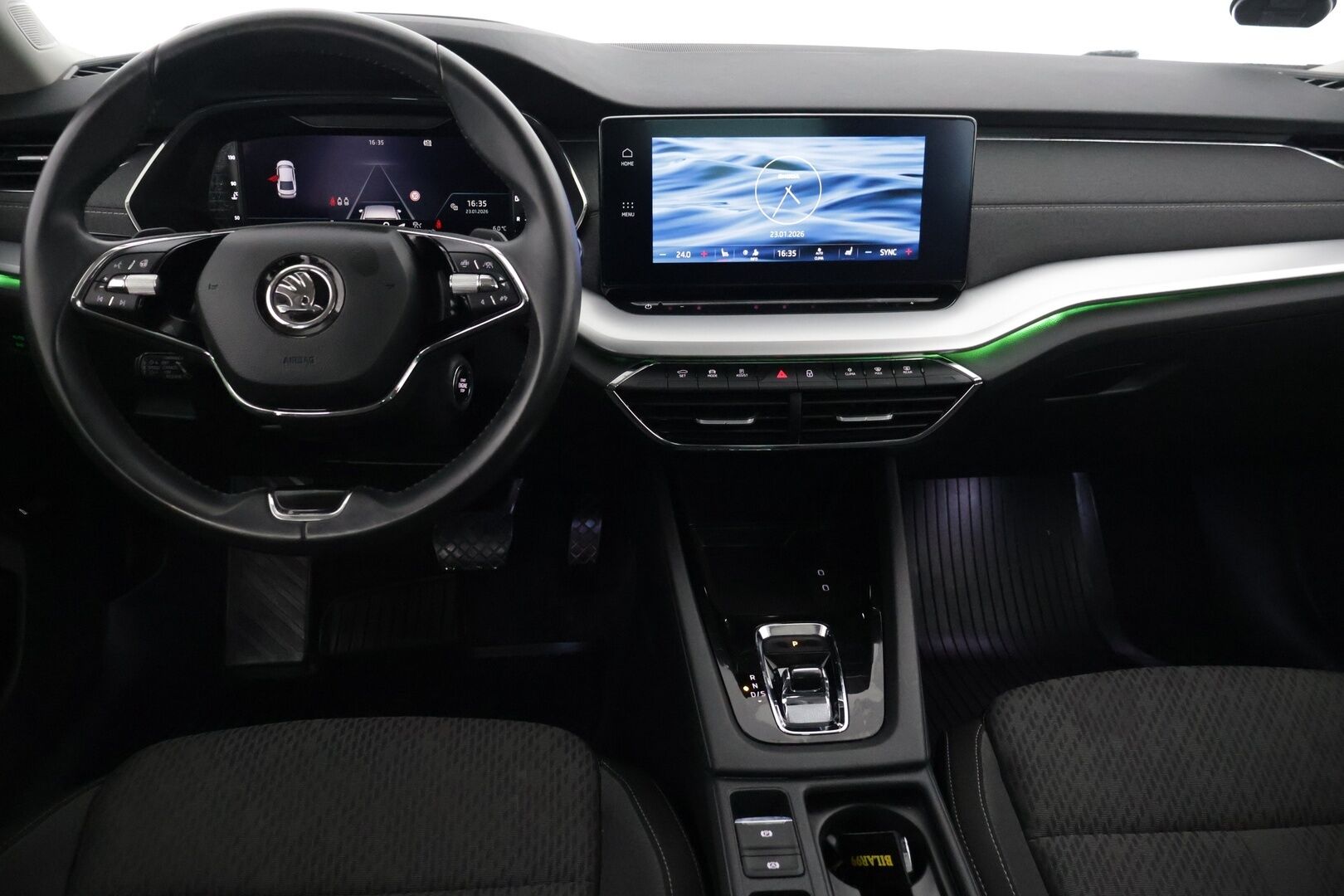 Skoda Octavia 2021 2,0 TDI 150 Style Launch Edition DSG Autom. * Juuri saapunut! / Webasto / HUD / Adapt.Vakkari / P-Kamera / Crystal LED / Navigointi / Huippuvarusteet! * - 2x Renkaat & Vanteet / Siisti!