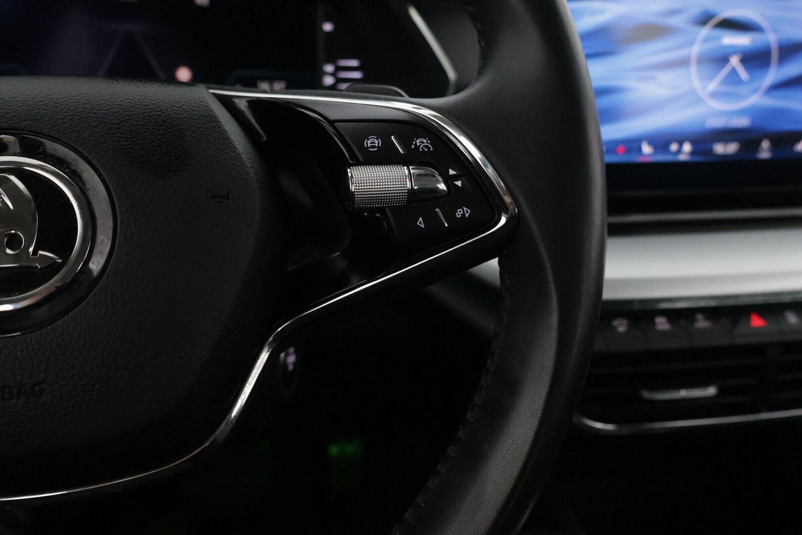 Skoda Octavia 2021 2,0 TDI 150 Style Launch Edition DSG Autom. * Juuri saapunut! / Webasto / HUD / Adapt.Vakkari / P-Kamera / Crystal LED / Navigointi / Huippuvarusteet! * - 2x Renkaat & Vanteet / Siisti!