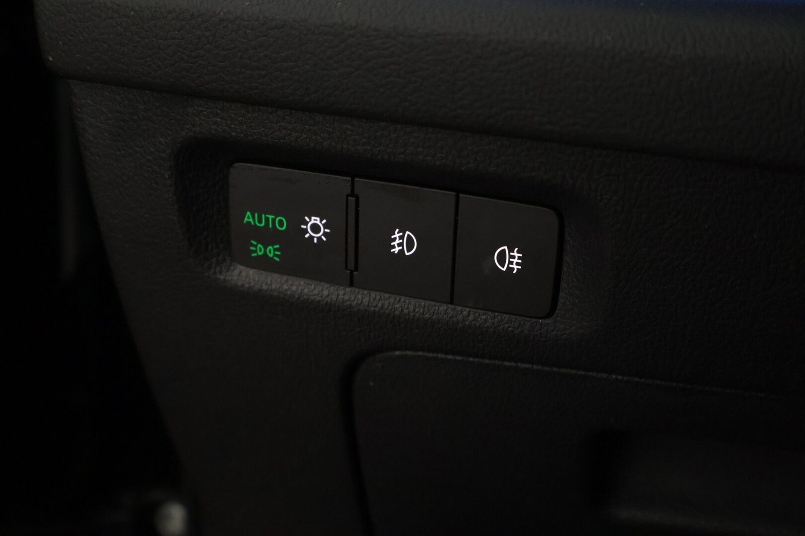 Skoda Octavia 2021 2,0 TDI 150 Style Launch Edition DSG Autom. * Juuri saapunut! / Webasto / HUD / Adapt.Vakkari / P-Kamera / Crystal LED / Navigointi / Huippuvarusteet! * - 2x Renkaat & Vanteet / Siisti!