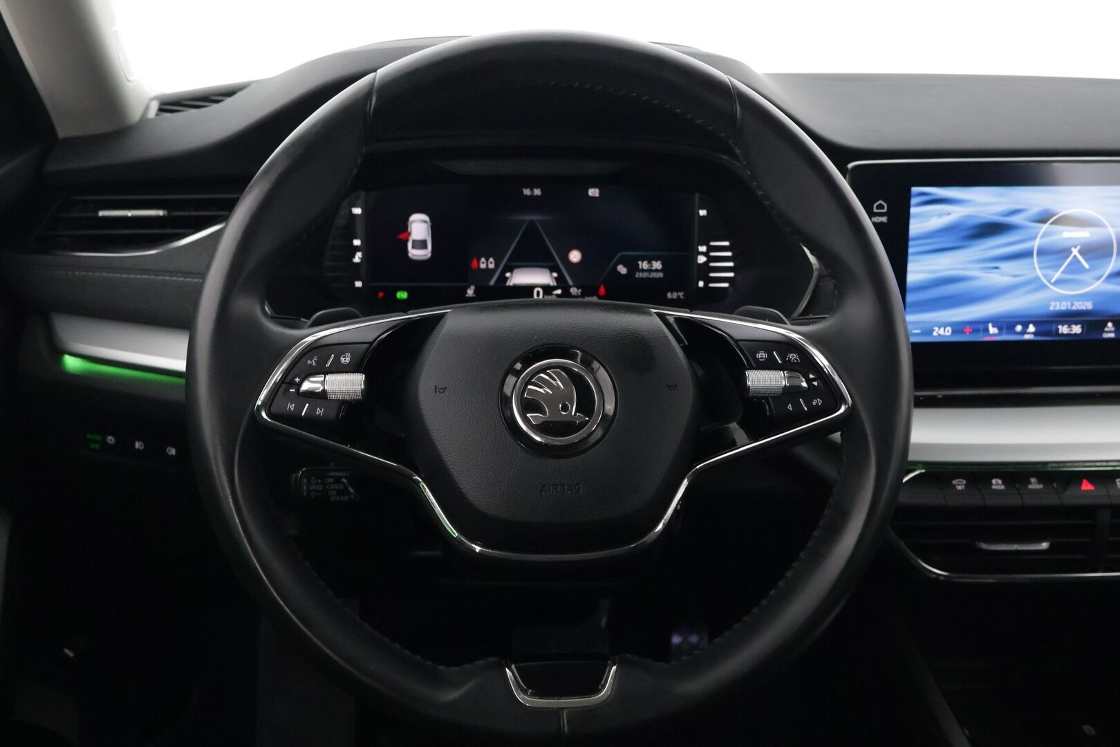 Skoda Octavia 2021 2,0 TDI 150 Style Launch Edition DSG Autom. * Juuri saapunut! / Webasto / HUD / Adapt.Vakkari / P-Kamera / Crystal LED / Navigointi / Huippuvarusteet! * - 2x Renkaat & Vanteet / Siisti!