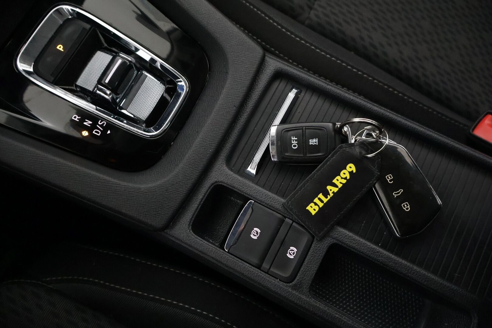 Skoda Octavia 2021 2,0 TDI 150 Style Launch Edition DSG Autom. * Juuri saapunut! / Webasto / HUD / Adapt.Vakkari / P-Kamera / Crystal LED / Navigointi / Huippuvarusteet! * - 2x Renkaat & Vanteet / Siisti!