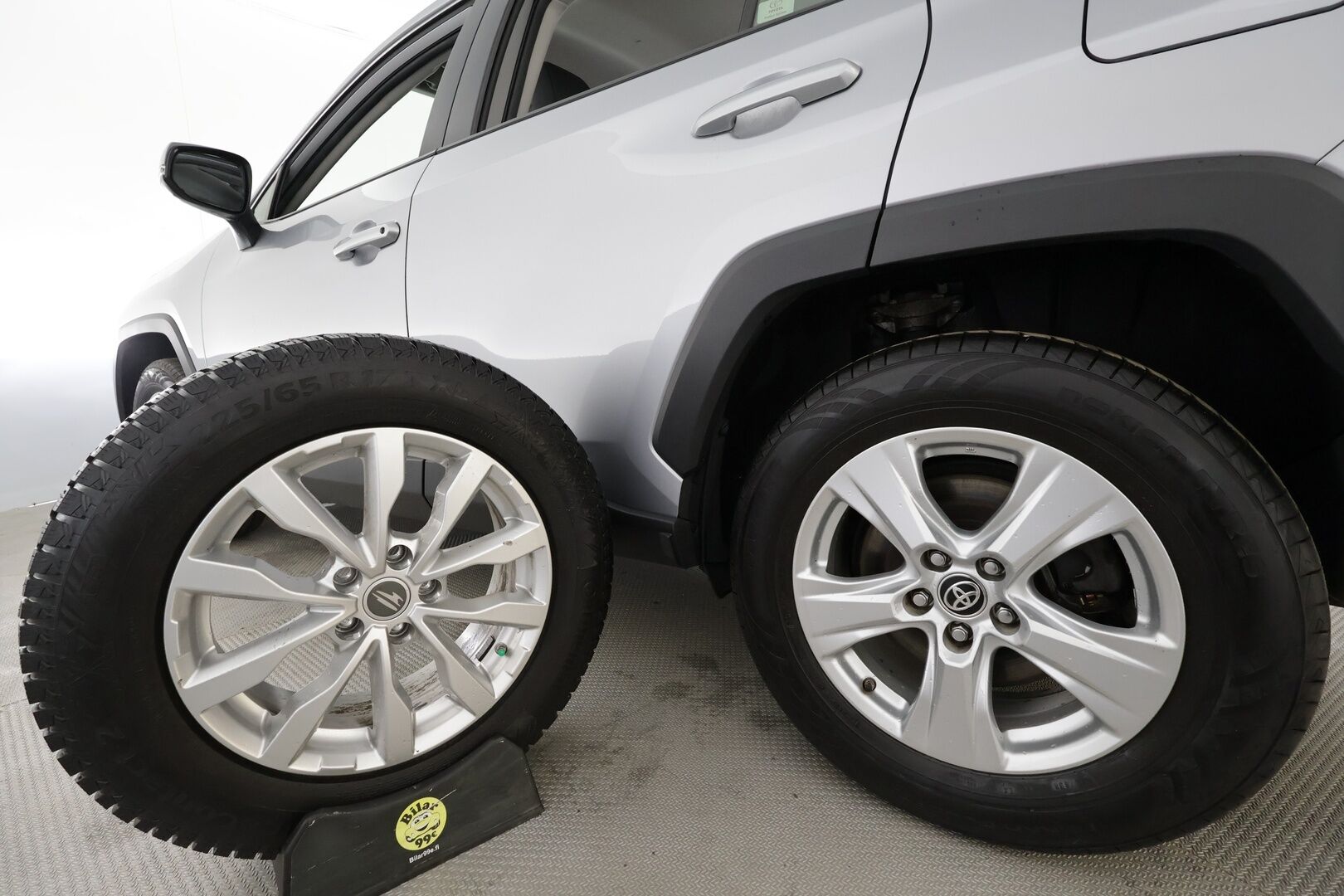 Toyota RAV4 2021 2,0 VVT-iE Active Multidrive S * ACC / Koukku / P.kamera / Lohko+Sisä / Navi / LED / Keyless / Sähköluukku * - Suomi-auto / Kahdet renkaat aluvanteilla / Merkkihuollettu - HULLUT AVAJAISHULINAT KORKOTARJOUS 3,29 %